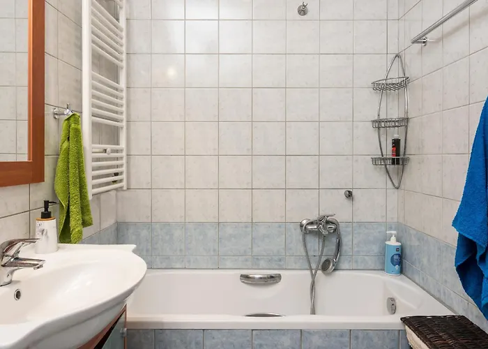 Urban Oasis Apartment *