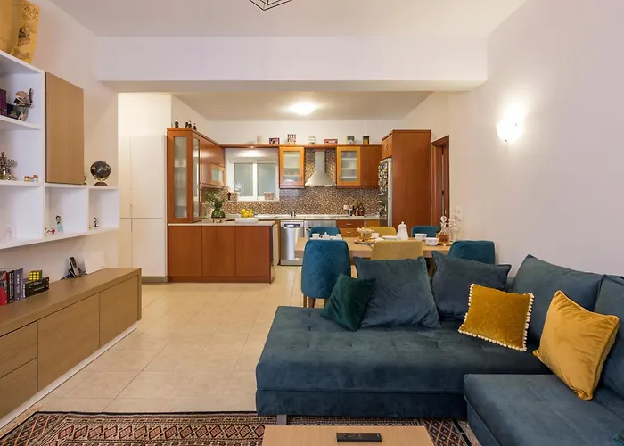 Urban Oasis Apartment *